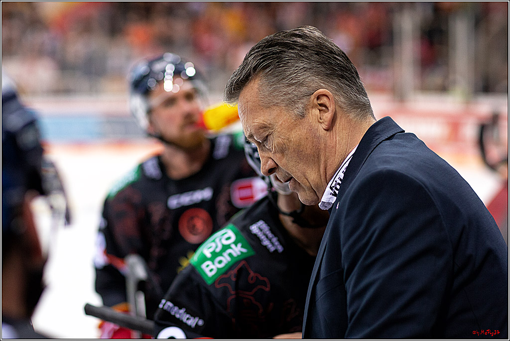 PENNY DEL Viertelfinale 4. Spiel; Duesseldorfer EG - Red Bull Muenchen; Duesseldorf, 16.04.2022